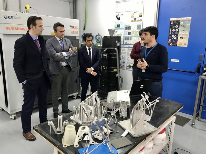 Visita del secretario general de Airbus España, Jorge Caro, a Aerópolis y el PCT Cartuja.
