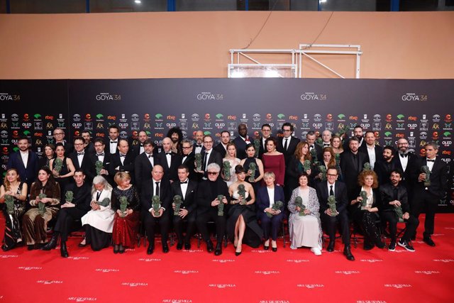 Foto de famialia de todos los premiados de la XXXIV edición de los Premios Goya, celebrados en Málaga.