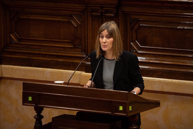 La presidenta de CatECP en el Parlament, Jéssica Albiach, interviene en el pleno del Parlament del 27 de enero de 2020.
