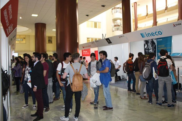 Encuentro sobre Ingeniería y Empleo en la Escuela Técnica Superior de Ingenieros de la Universidad de Sevilla, en una imagen de archivo.