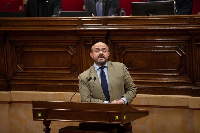 El líder del PP catal, Alejandro Fernández, en la seva intervenció en el ple del Parlament, 27 de gener del 2020.
