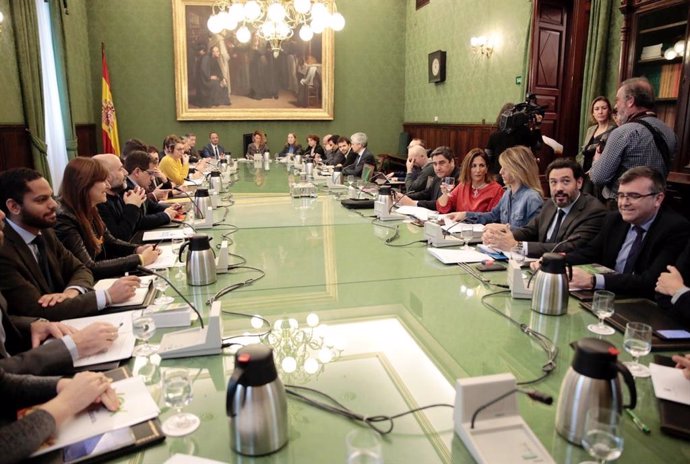 Sala de reuniones durante la Junta de Portavoces del Congreso de los Diputados, en la sala Mariana Pineda del Congreso de los Diputados, en Madrid (España)