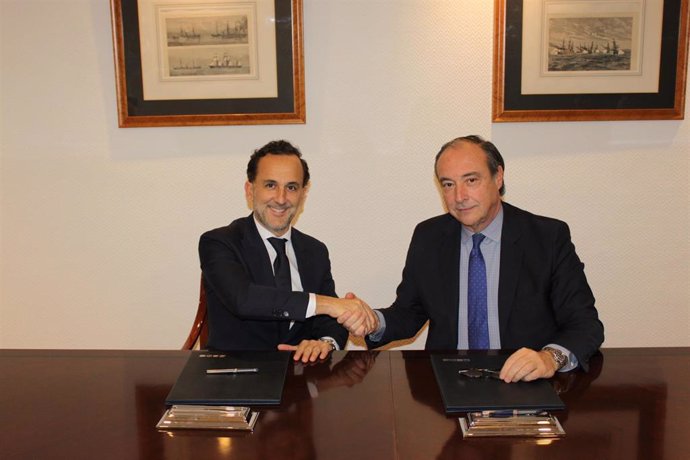 Acuerdo entre el secretario general de CEOE, José Alberto González-Ruiz, y del secretario general del Club de Excelencia en Sostenibilidad, Juan Francisco Alfaro