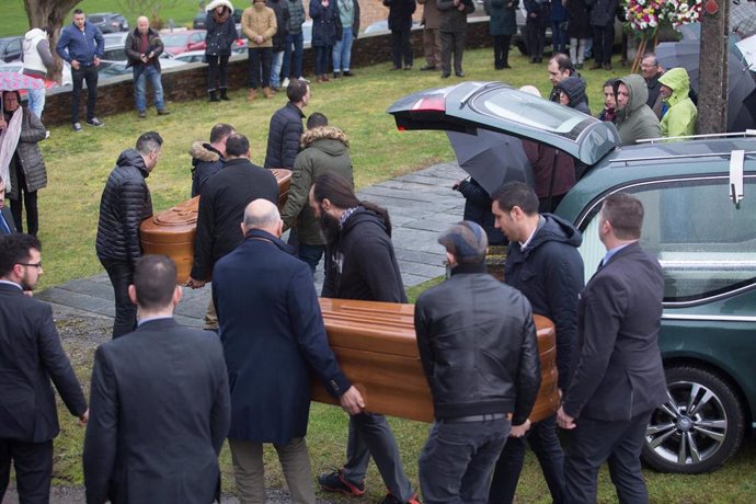 Enterro de Manuela Iglesias, veciña da Pastoriza (Lugo) de 79 anos de idade, e do seu marido, quen a asasinou e posteriormente suicidouse. Este asasinato converteuse no primeiro crime de violencia machista en Galicia en 2020 e o sexto en España.