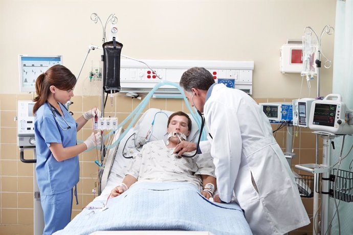 Imagen de un paciente en una UCI
