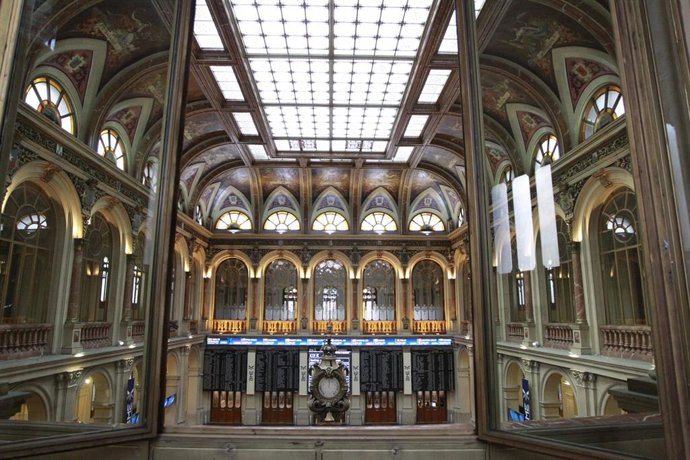 Economía/Bolsa.- El Ibex 35 rebota un 0,4% en la apertura y recupera los 9.400 t