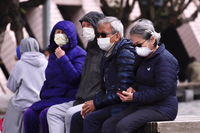 Persones amb mscara a Hong Kong per evitar el contagi del nou coronavirus. 