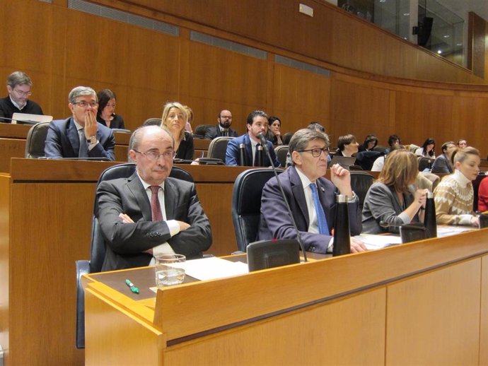 El presidente del Gobierno de Aragón, Javier Lambán, durante la sesión plenaria de este martes