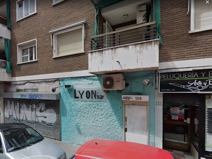 Bar donde fue detenido un hombre por atacar con un cuchillo al encargado