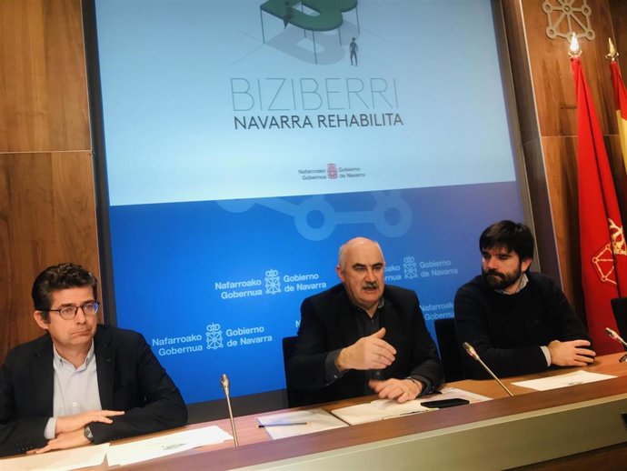 De izda a dcha: Etayo, Aierdi y Larrarte.