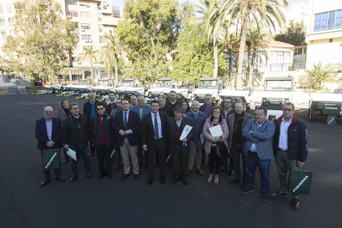 Entrega de dúmpers y barredoras a 21 municipios de Almería