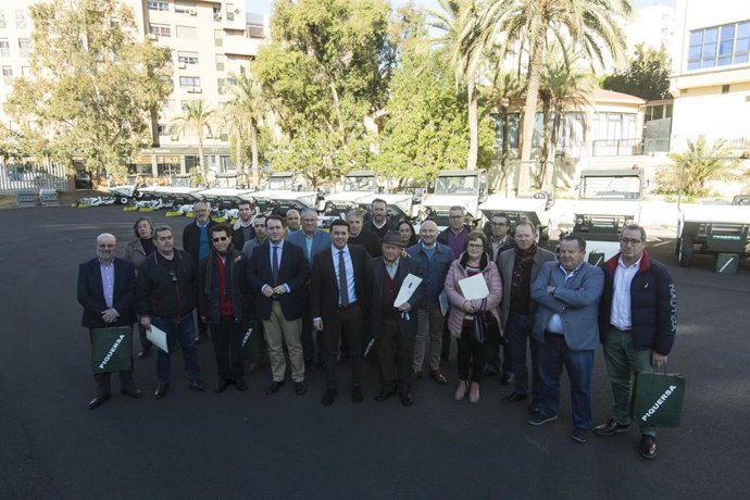 Entrega de dúmpers y barredoras a 21 municipios de Almería
