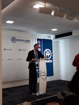 El presidente del PP vasco, Alfonso Alonso en rueda de prensa