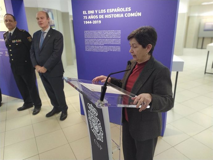 Intervención de la delegada del Gobierno en Catalunya, Teresa Cunillera, durante la inauguración en Barcelona de la exposición conmemorativa del 75 aniversario del DNI.