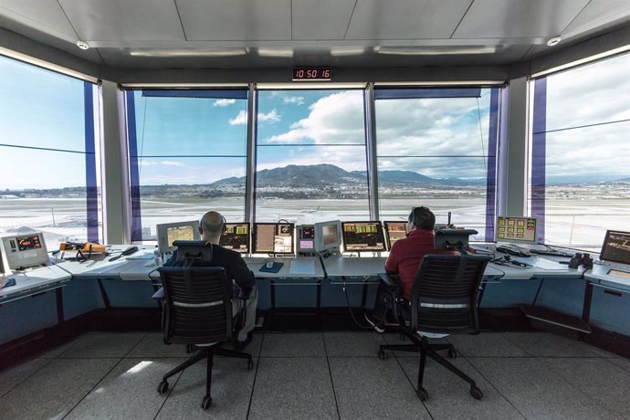 Controladores aéreos en el aeropuerto de Costa del Sol-Málaga