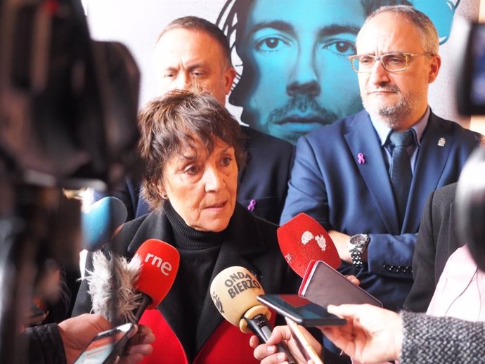 La delegada del Gobierno en Castilla y León, Mercedes Martín, clausuró una jornada sobre la violencia de género y el Pacto de Estado desarrollada en Ponferrada.