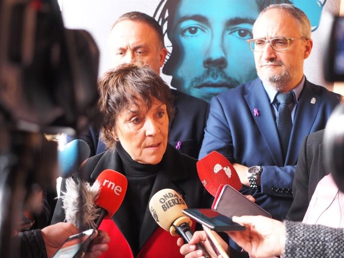 La delegada del Gobierno en Castilla y León, Mercedes Martín, clausuró una jornada sobre la violencia de género y el Pacto de Estado desarrollada en Ponferrada.