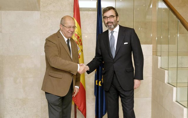 El vicepresidente de la Junta, Francisco Igea (izda), junto con el embajador de la Representación Permanente de España ante la UE, Pedro García-Berdoy (derecha).