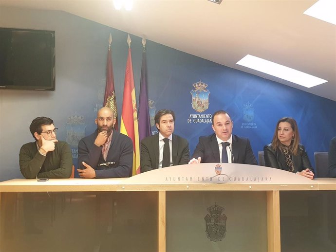 Los ediles del PP de Guadalajara en rueda de prensa.