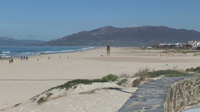 Torre vigía en la playa de Los Lances, en Tarifa (Cádiz)