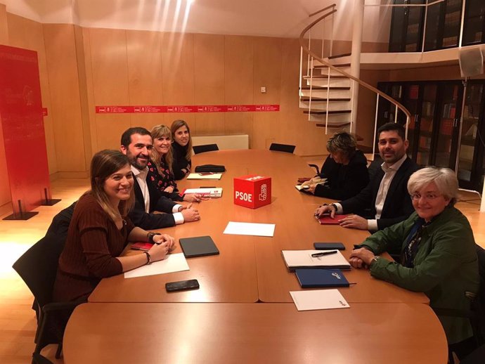 Representantes del grupo parlamentario socialista se reunen en el Congreso con el presidente de la Asociación de Futbolistas Españoles (AFE), David Aganzo, y la presodenta del Comité de Futbol Femenino, Fe Robles