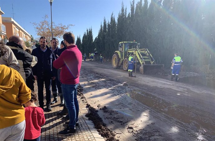 El portavoz socialista Daniel Perez visita la barriada de Campanillas