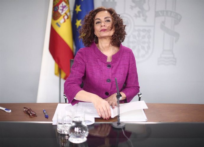 La ministra de Hacienda y Portavoz del Gobierno, María Jesús Montero, comparece en rueda de prensa tras el Consejo de Ministros, en el Complejo de la Moncloa, en Madrid (España), a 28 de enero de 2020.