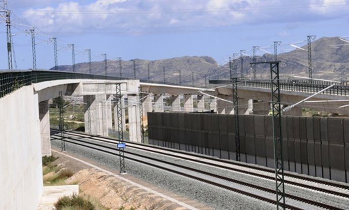 Economía/AVE.- El AVE avanzará este año hacia Galicia, Murcia y Burgos, y logrará atravesar Madrid 