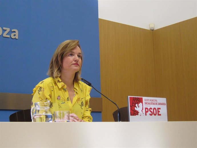 La portavoz del PSOE en el Ayuntamiento de Zaragoza, Pilar Alegría, durante la comparencia de este martes