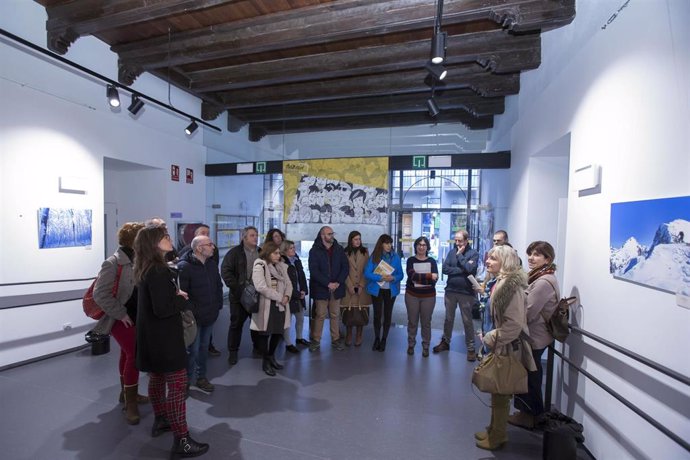 La comisión de Asuntos Ciudadanos del Ayuntamiento de Pamplona visita el centro comunitario Plazara