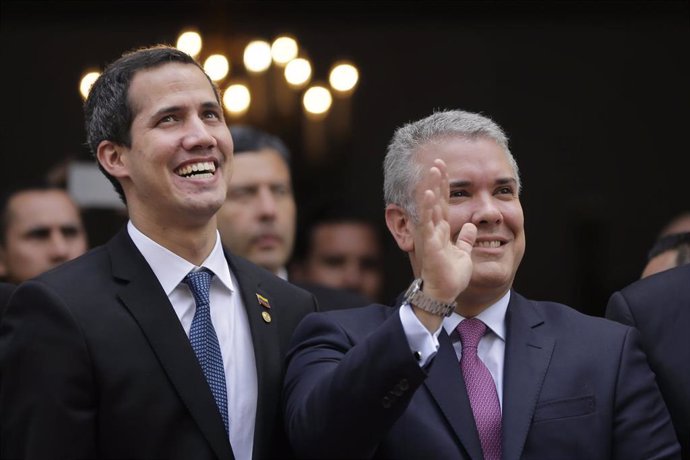 El autoproclamado "presidente encargado" de Venezuela, Juan Guaidó, y el presidente de Colombia, Iván Duque, en Bogotá