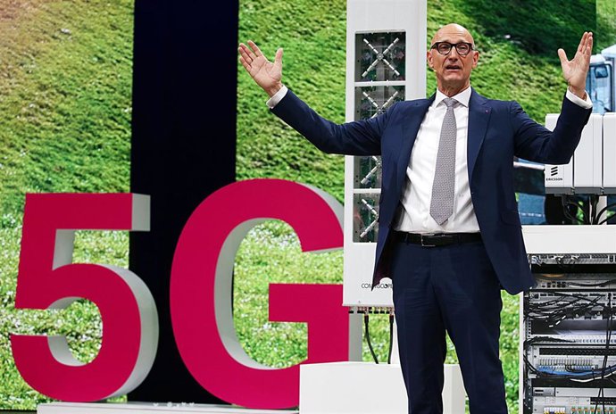 28 March 2019, North Rhine-Westphalia, Bonn: Timotheus Hoettges, Chief Executive of German telecommunications company Deutsche Telekom, speaks during the company's annual general meeting. Photo: Oliver Berg/dpa