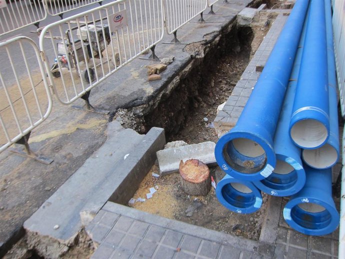 Tuberías en una obra en la calle