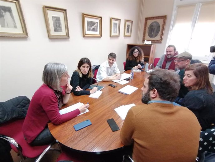Reunión de integrantes de las mareas en Ferrol.
