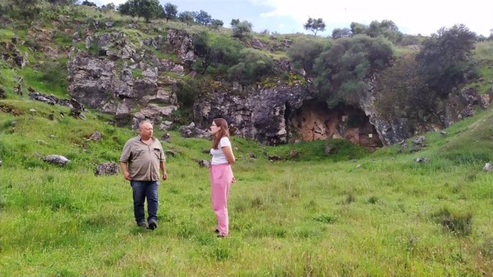 Entorno de la cueva de los Covachos y las canteras romanas de Almadén