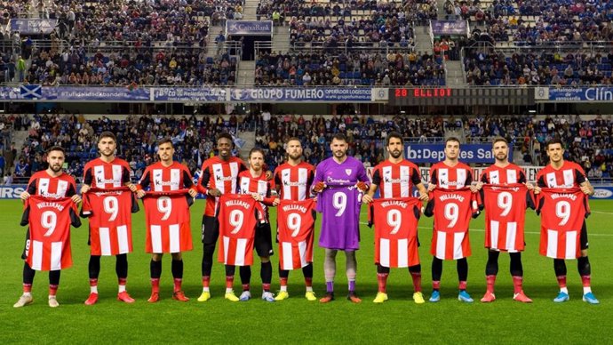 El Athletic Club posa con la camiseta de Williams en apoyo a la lucha contra el racismo