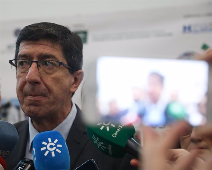 El vicepresidente de la Junta, Juan Marín, atiende a los medios en el marco de la inauguración del IV Foro Andalucía-Marruecos (Anmar).
