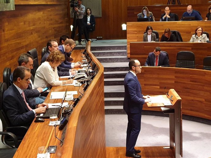 El portavoz de Vox en la Junta General, Ignacio Blanco, en sesión plenaria.