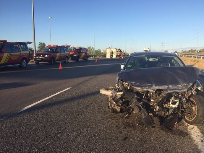 Imagen de un siniestro en el accidente de tráfico en la carretera M-50 de Madrid