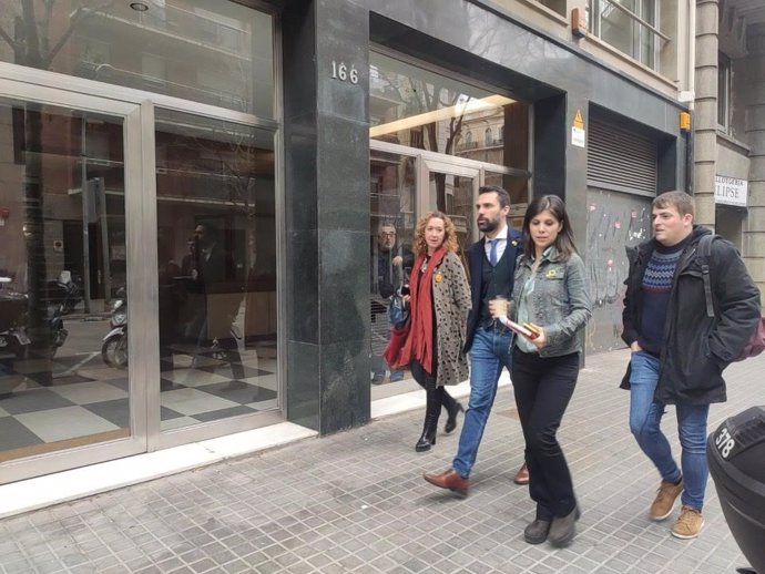 La consellera de Justicia, Ester Capella, el presidente del Parlament, Roger Torrent, la portavoz de ERC, Marta Vilalta y el portavoz del Jovent Republic, Pau Morales