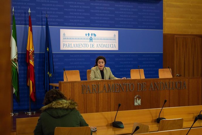 La portavoz del grupo parlamentario Adelante Andalucía, Inmaculada Nieto, en rueda de prensa. Foto de archivo