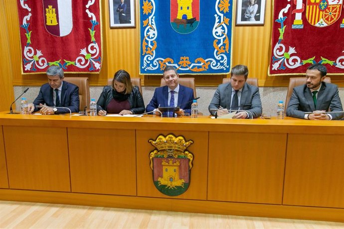 Page firma un acuerdo de suelo industrial en la alcaldesa de Talavera de la Reina, Tita García Élez