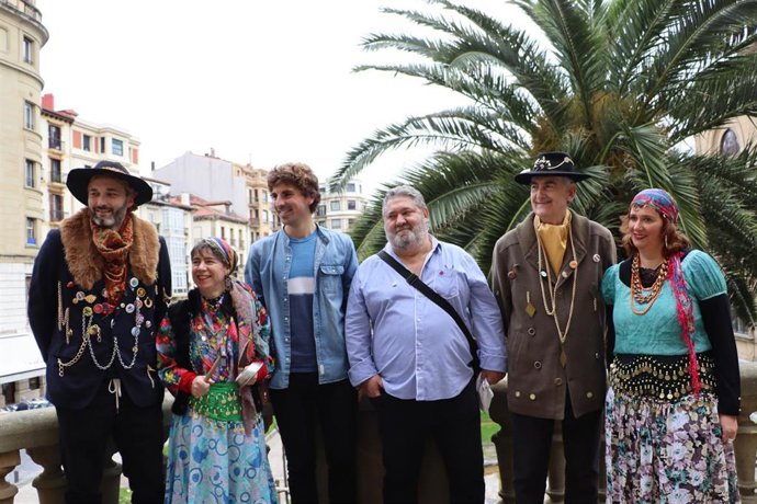 Presentación de caldereros, inudes y artzainas