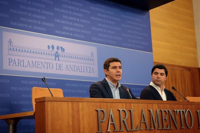 Rueda de prensa del portavoz parlamentario de Cs, Sergio Romero, y del portavoz del grupo parlamentario Cs en la comisión de agricultura, Enrique Moreno.