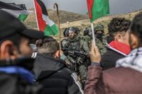 Heridos de bala dos palestinos durante las protestas contra el 'acuerdo del siglo' anunciado por Trump