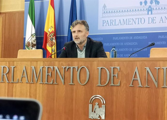 El portavoz parlamentario del PSOE-A, José Fiscal, este miércoles en rueda de prensa
