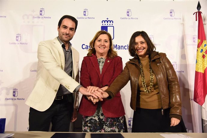 Firma de un convenio entre el Gobierno de C-LM y la empresa GDH para la digitalización del patrimonio de la región