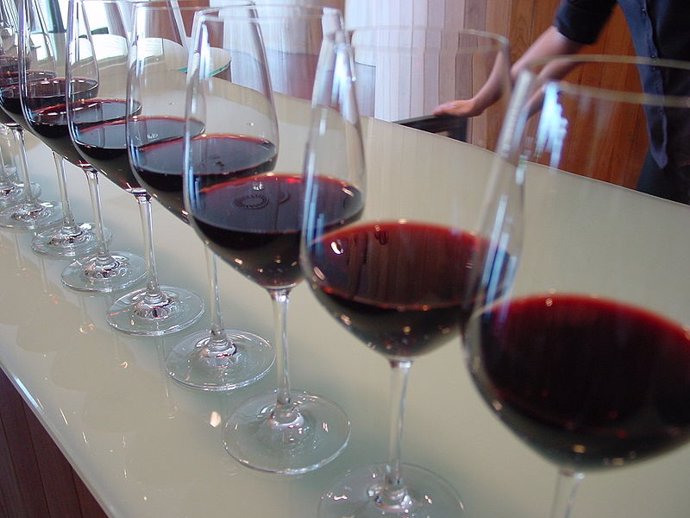 La asociación Grupo Rioja considera "inviable legalmente y sin apoyo real" la cr