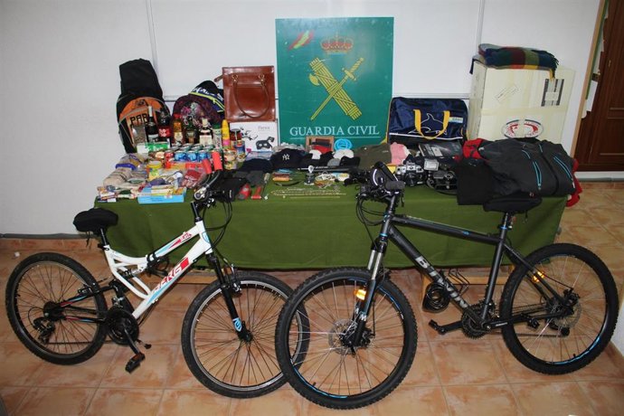 Objetos recuperados por la Guardia Civil.