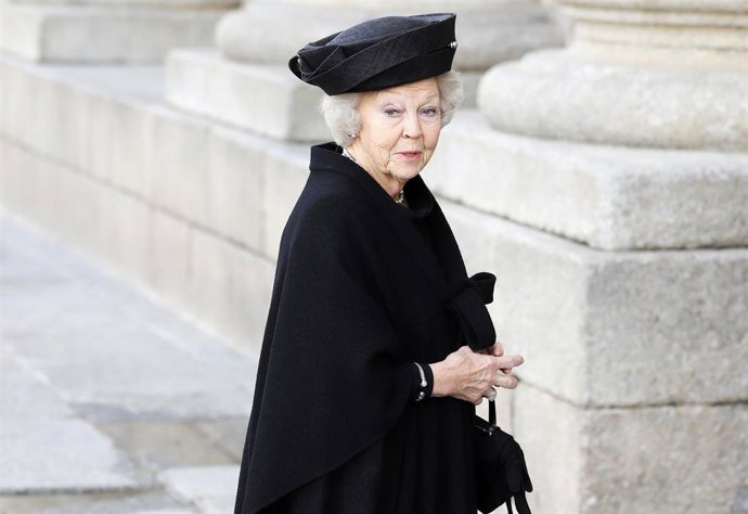 Beatriz de Holanda en el funeral de la Infanta Pilar